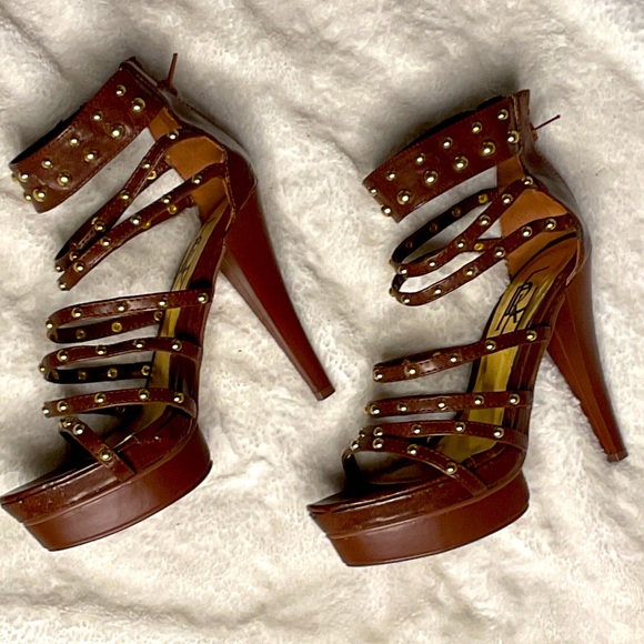 Beautiful brown platform heels with gold grommets - Picture 1 of 8